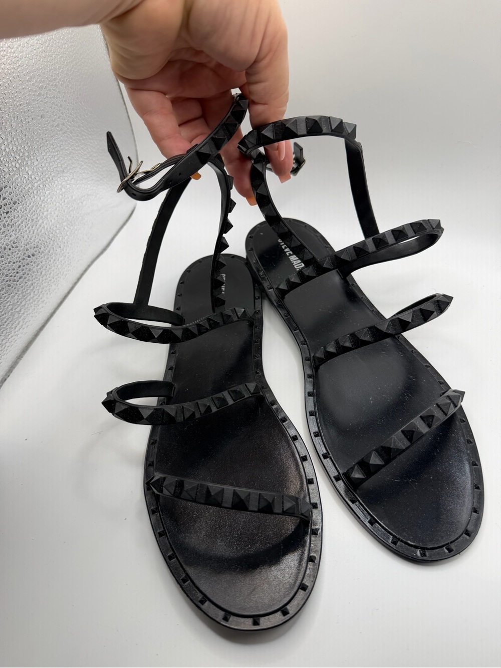 Like New Steve Madden Black Studded Strappy Flat Gladiator Sandals Size 10 - Picture 3 of 9